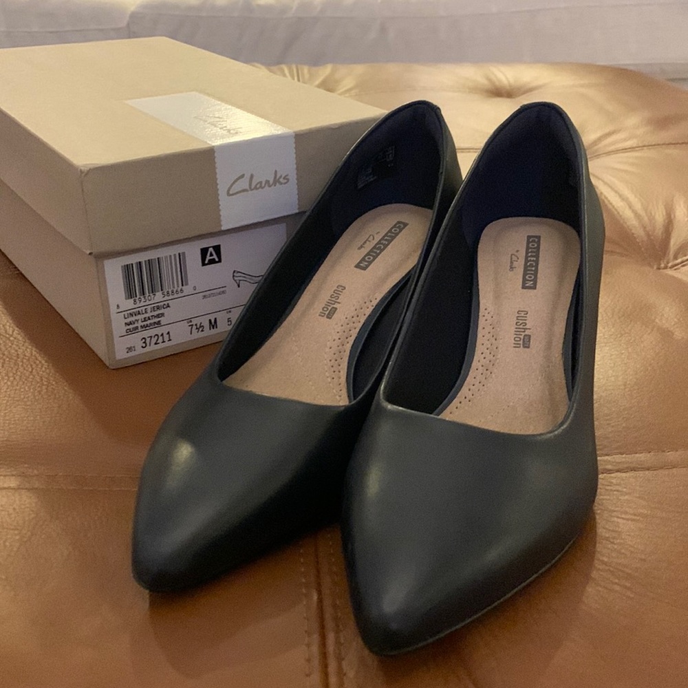 Clarks Navy Leather Kitten Heels Size 7.5